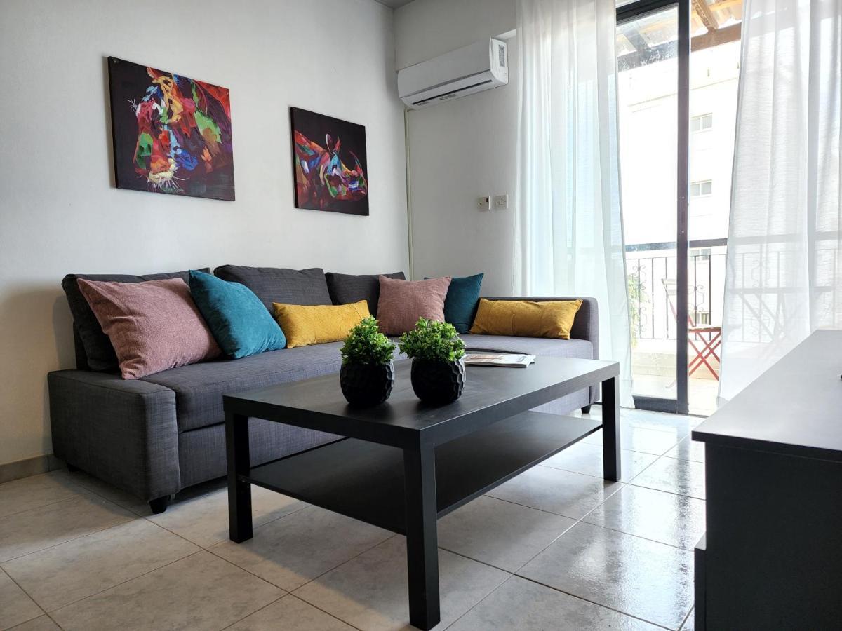 Kay'S City & Seaview One Bedroom Apartment Larnaca Exterior photo