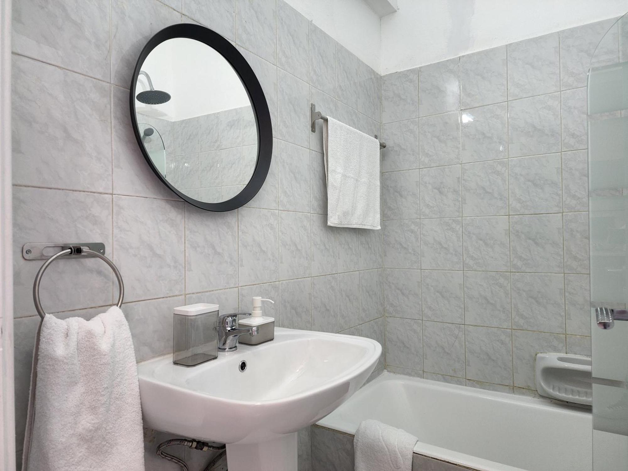 Kay'S City & Seaview One Bedroom Apartment Larnaca Exterior photo